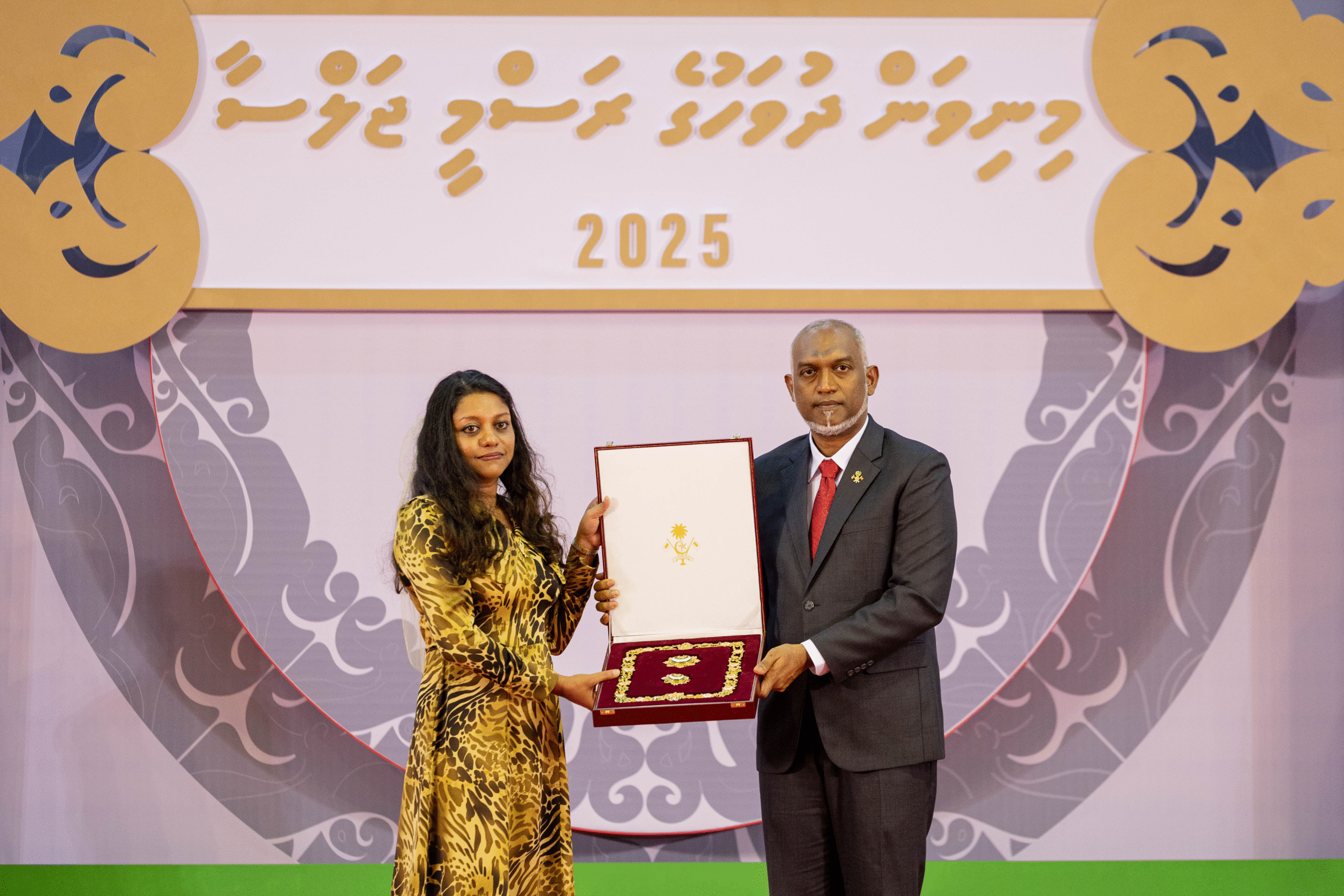 ރައީސް، ނިޝާން ޢިއްޒުއްދީނުގެ ޢިއްޒަތުގެ ވެރިކަން، ޙަސަން ޞާބިރަށް އަރުވައިފި