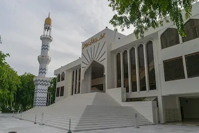 އިސްލާމީ މަރުކަޒު އިއްޔެ ބަންދެއް ނުކުރޭ، ޖަމާއަތަށް މީހުން ހާޒިރުވި: އިމާމް
