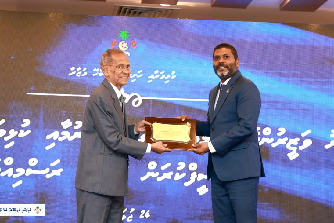 ރާއްޖޭ ކުރީގެ ކުޅިވަރު ވަޒީރުންގެ އަގުވަޒަންކުރުމުގެ ގޮތުން ޚާއްޞަ އެވޯޑެއް ދީފި