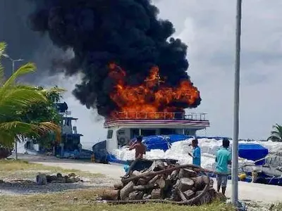 ލ. ކުނަހަންދޫ ބަނދަރުގައި އޮތް މުދާ އުފުލާ ދޯންޏެއްގައި ރޯވެ ބޮޑު ގެއްލުމެއް!