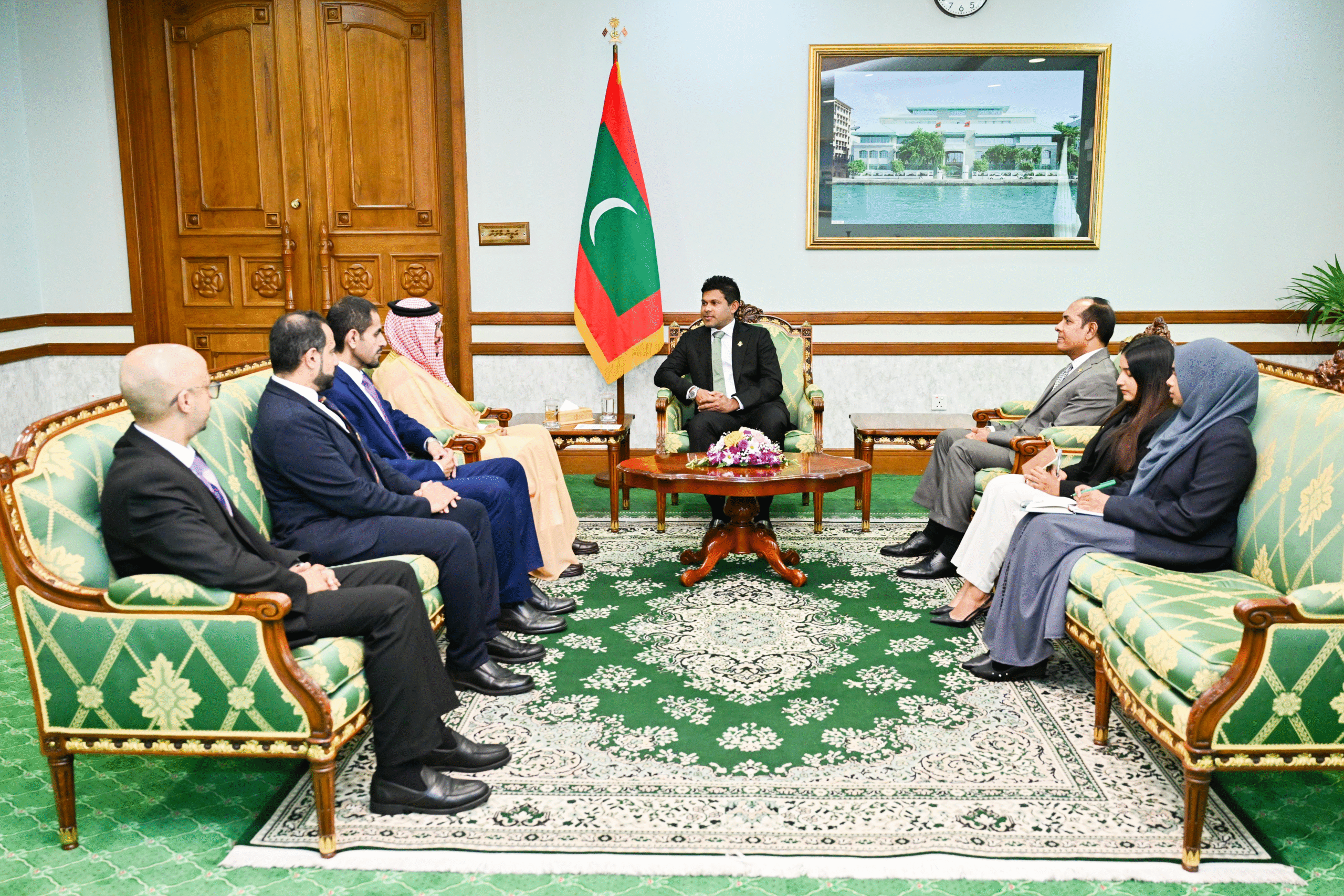ނައިބު ރައީސްގެ އަރިހަށް ސަޢޫދީގެ ސަފީރު އިޙްތިރާމުގެ ޒިޔާރަތެއް ކުރައްވައިފި