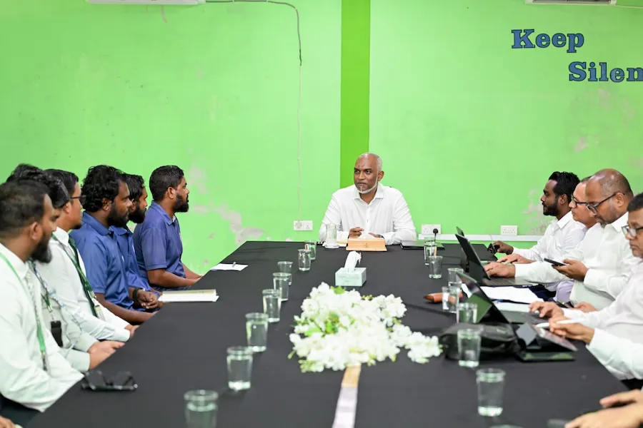 ރައީސް، ކުޑަފަރީ ރައްޔިތުންނަށް އެންމެ މުހިންމު ކަންކަމާ ގުޅޭގޮތުން މަޝްވަރާކުރައްވައިފި