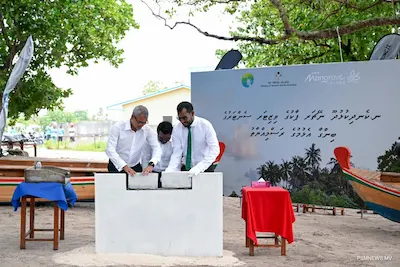 ކެނދިކުޅުދޫ ނޭޗަރ ޕާކުގެ ވިޒިޓަރ ސެންޓަރުގެ ބިންގާ އަޅައިފި