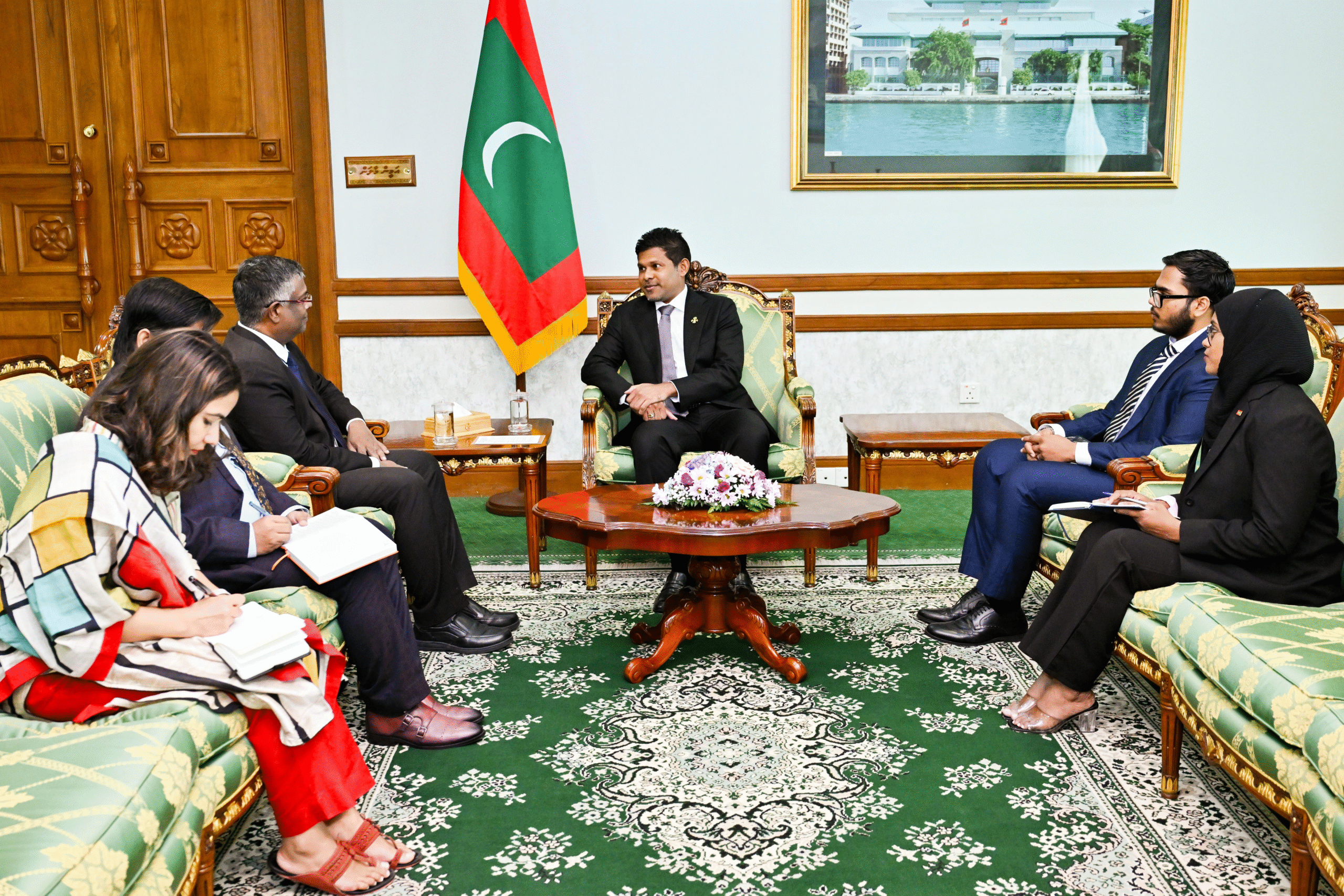 އިންޑިއާ ސަފީރު، ނައިބު ރައީސްގެ އަރިހަށް އިޙުތިރާމުގެ ޒިޔާރަތެއް ކުރައްވައިފި
