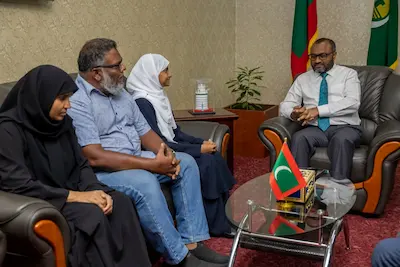މެލޭޝިއާ ޤުރުއާން މުބާރާތެއްގަ ރާއްޖެ ތަމްސީލްކުރާ ބައިވެރިޔާއާ ވަޒީރު ޑރ. ޝަހީމް ބައްދަލުކުރައްވައިފި