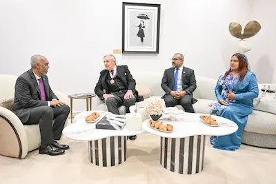 ރައީސް އިނގިރޭސިވިލާތަށް ވަޑައިގެންފި