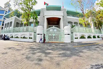 ސަރުކާރުގެ ސިޔާސީ މަޤާމުތަކުގައި މިހާރު ތިބީ 922 މުވައްޒަފުން: ރައީސް އޮފީސް