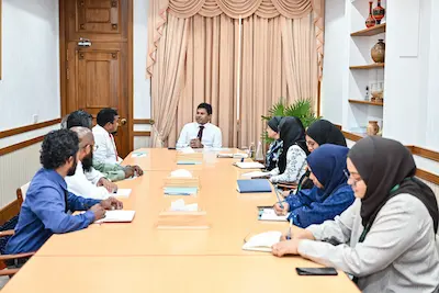 ނޮޅިވަރަންފަރު ކައުންސިލުން އެރަށު ތަރައްޤީގެ މުހިންމު ކަންކަމާ ގުޅޭގޮތުން ނައިބު ރައިސްއާ މަސްވަރާ ކުރައްވައިފި