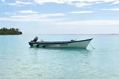 ޒަކަރިއްޔާ ދަތުރު ކުރި ޑިންގީ ކަނޑު އަޑިން ނަގައިފި