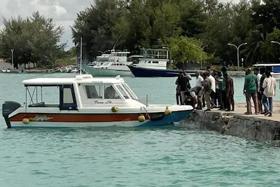 ތިނަދޫގައި ލޯންޗެއް ކޮންޓްރޯލްނުވެ ޖެޓީގައި ޖެހިގެން ހަތަރު މީހަކަށް އަނިޔާވެއްޖެ