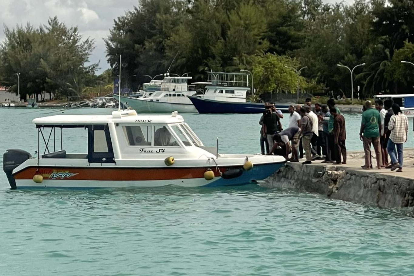 ތިނަދޫގައި ލޯންޗެއް ކޮންޓްރޯލްނުވެ ޖެޓީގައި ޖެހިގެން ހަތަރު މީހަކަށް އަނިޔާވެއްޖެ