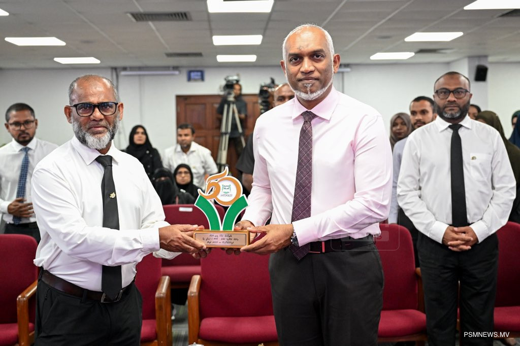 ފަލާހުގެ ރަންޔޫބިލް ގުރުއާން މުބާރާތުގެ އިނާމުދިނުމުގެ ރަސްމިއްޔާތު ރައީސް ޝަރަފުވެރި ކޮށްދެއްވައިފި