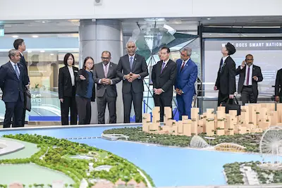 ރައީސް ސިންގަޕޫރުގެ އާބަން ރީޑިވެލޮޕްމަންޓް އޮތޯރިޓީ އާއި ހައުސިން އެންޑް ޑިވެލޮޕްމަންޓް ބޯޑަށް ޒިޔާރަތްކުރައްވައިފި