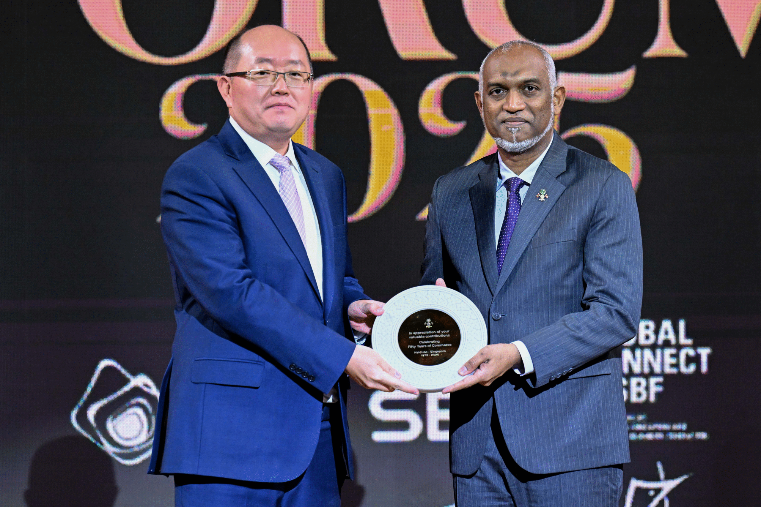 ރާއްޖެ އާއި ސިންގަޕޫރުގެ ގުޅުން ހަރުދަނާކުރުމަށް މަސައްކަތްތައް ކުރެއްވި ފަރާތްތަކަށް ހަނދާނީ ފިލާ ދެއްވައިފި