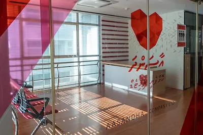 އާސަންދަ އިން ލިބޭ ބޭސް، ފާމަސީއިން ވިއްކާނަމަ އެފާމަސީއަކާމެދު ހަރުކަށި ފިޔަވަޅު އަޅާނެ