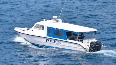ލޯންޗަކާއި ޑިންގީއެއް ޖެހި އެކްސިޑެންޓެއް ހިނގައި 3 މީހަކަށް އަނިޔާވެއްޖެ