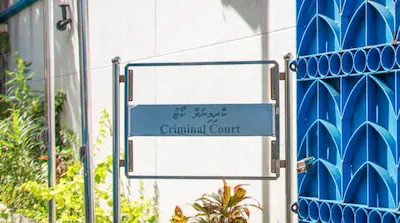 މާލޭ މަގެއްގެ މަތިން, މަސްތުގެ ހާލަތުގައި ފުލުހަށް ގެންދިޔަ އަންހެނަކު 30 ދުވަހުގެ ބަންދަށް!