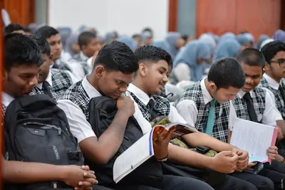 ފިރިހެން ދަރިވަރުންގެ ނަތީޖާ ދަށްވަނީ ކީއްވެގެންތޯ ދެނެގަތުމަށް އެސެސްމެންޓެއް ހަދަނީ!