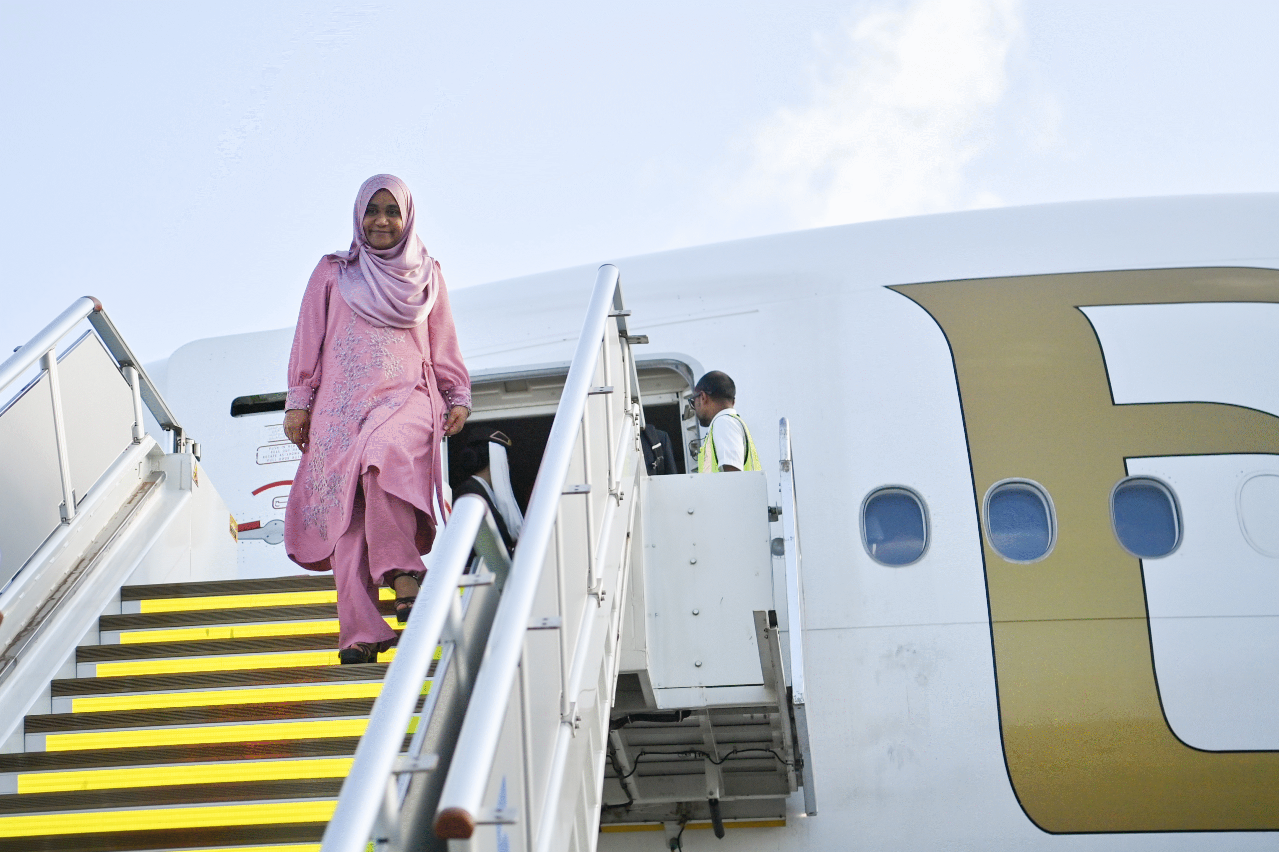 ޔޫ.އޭ.އީއަށް ކުރެއްވި ދަތުރުފުޅު ނިންމަވާލެއްވުމަށްފަހު މެޑަމް ސާޖިދާ ރާއްޖެ ވަޑައިގެންފި