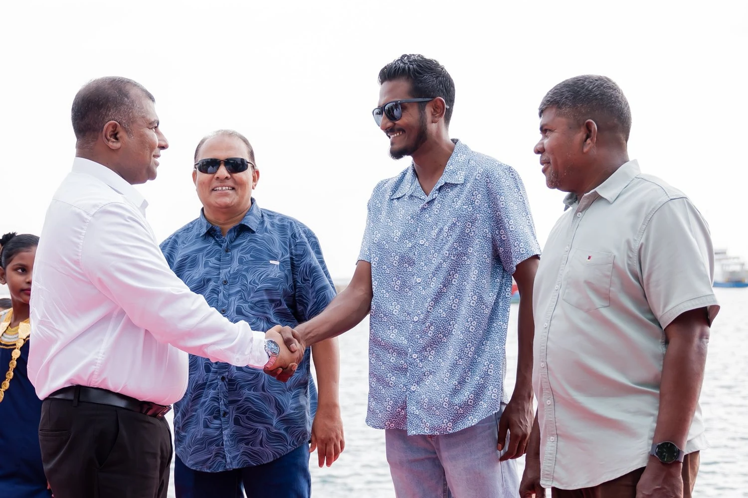 ޢީދު ޤައުމީ ފެންވަރުގައި ފާހަގަކުރުމަށް ވަޒީރު އާދަމް ނަޞީރު ގުރައިދުއަށް!
