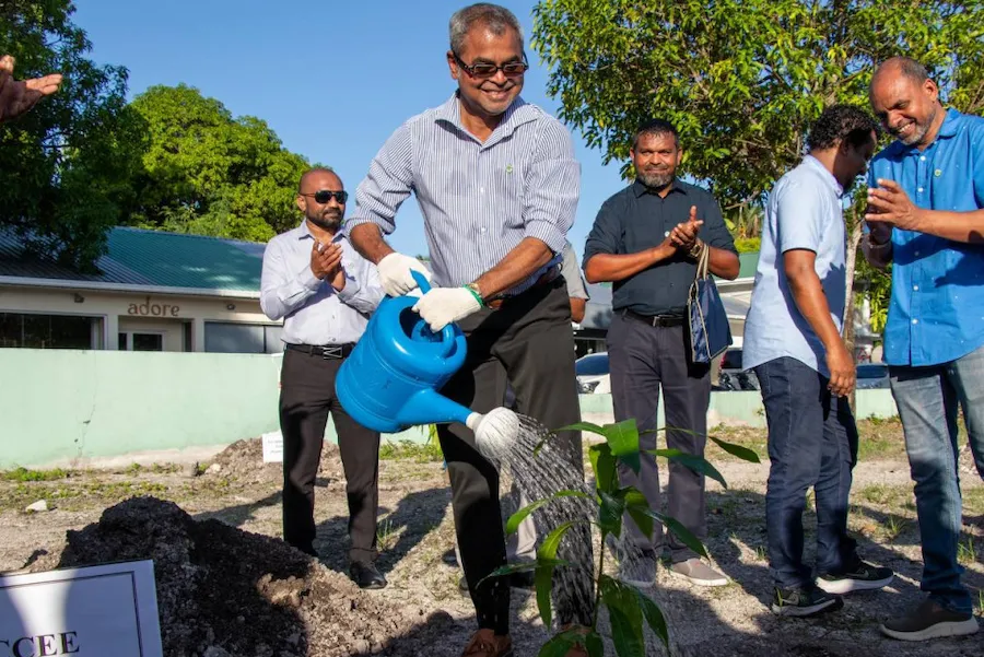 ފަސް މިލިޔަން ގަސް ޕްރޮގްރާމަށް ބޭނުންވާ ނާސަރީ ތަރަށްގީ ކުރުމުގެ ހުރިހާ ސާމާނެއް ލިބި ރާއްޖެ ގެންނަނީ