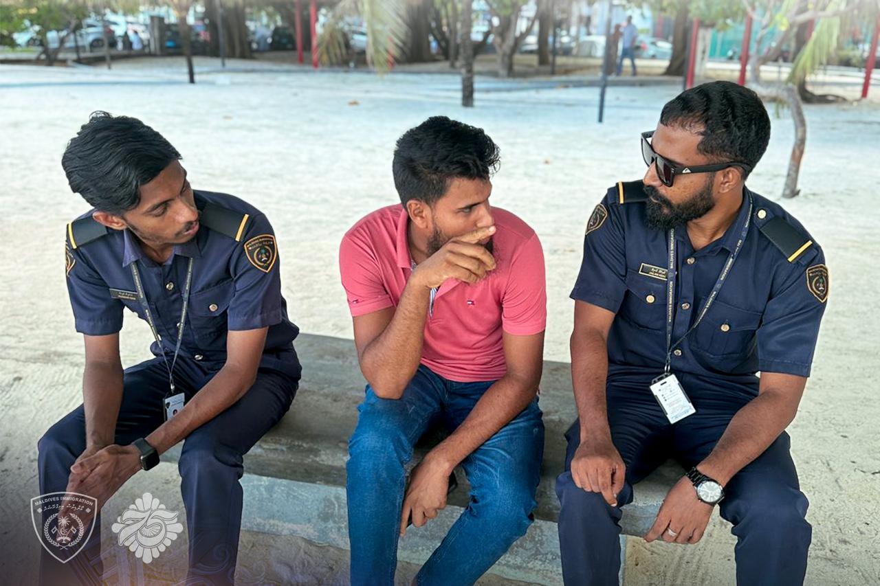 ބިދޭސީން އިމިގްރޭޝަންގެ ޤަވާއިދުތަކާއި އެއްގޮތަށް އަމަލުކުރާކަން ކަށަވަރުކުރުމަށް މޮނިޓަރިން ހަރަކާތެއް