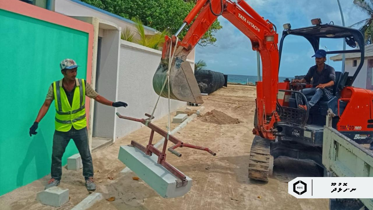ހޮޅުދޫގެ މަގުތައް ޒަމާނީ ފެންވަރަށް ތަރައްގީކުރުމުގެ މަސައްކަތް ބާރަށް ކުރިއަށް