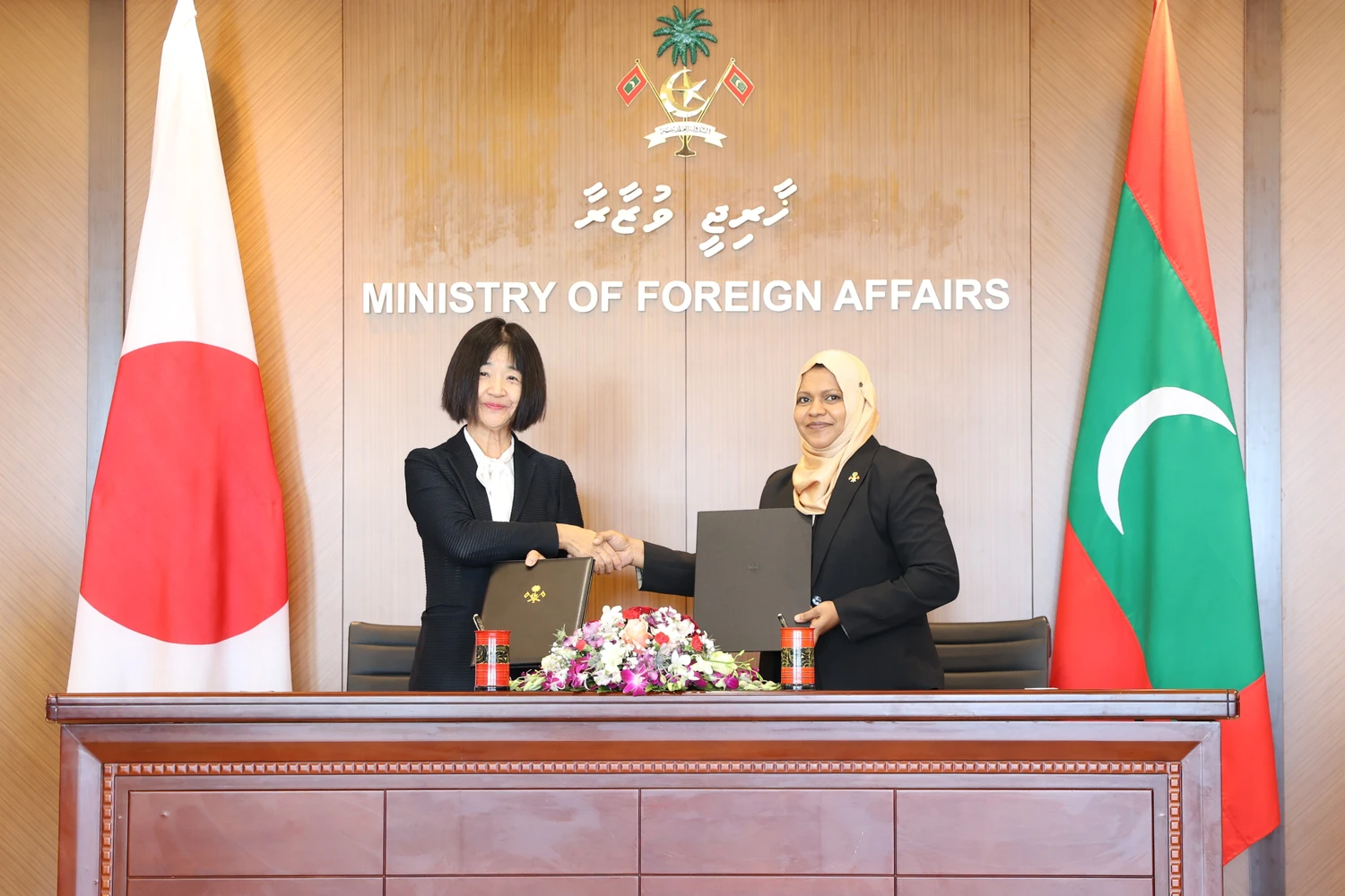 ޖަޕާން ސަރުކާރުން ދެއްވުމަށް ހަމަޖެހިފައިވާ ހަ ސްކޮލަރޝިޕްގެ ފުރުސަތުދެއްވައި “އެކްސްޗޭންޖް އޮފް ނޯޓްސް”ގައި ސޮއިކޮށްފި