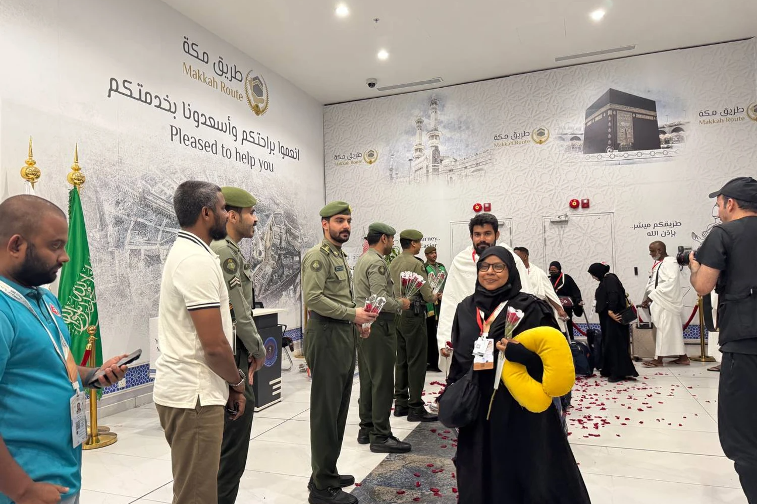 ދިވެހި ޙައްޖުވެރިންނަށް ޖިއްދާ އެއާޕޯޓުން ހޫނު މަރުހަބާއެއް!
