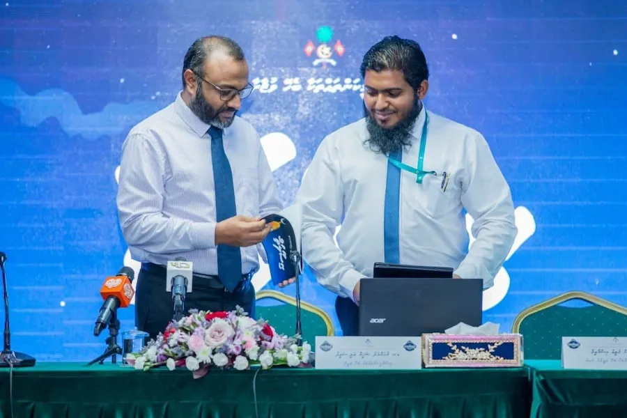 މި އަހަރުގެ ދިވެހި ޙައްޖުވެރިންނާއެކު، އިސް ޝެއިޚަކަށް މުޠީޢު