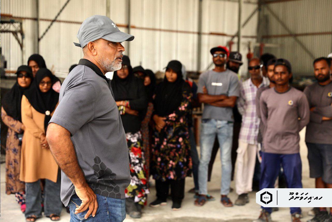 އާރްޑީސީގެ އެމްޑީ, އިހަވަންދޫ ސައިޓުގެ މުވައްޒަފުންނާ ބައްދަލު ކުރައްވައިފި