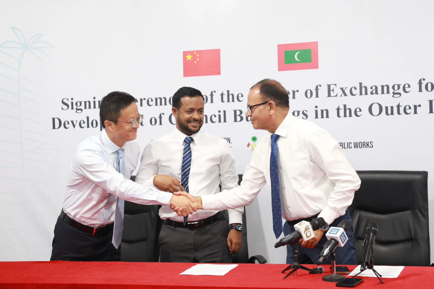 50 ރަށެއްގެ ކައުންސިލް އިމާރަތް ތަރައްގީ ކުރުމަށް “ލެޓަރ އޮފް އެކްސްޗޭންޖް”ގައި ސޮއިކޮށްފި