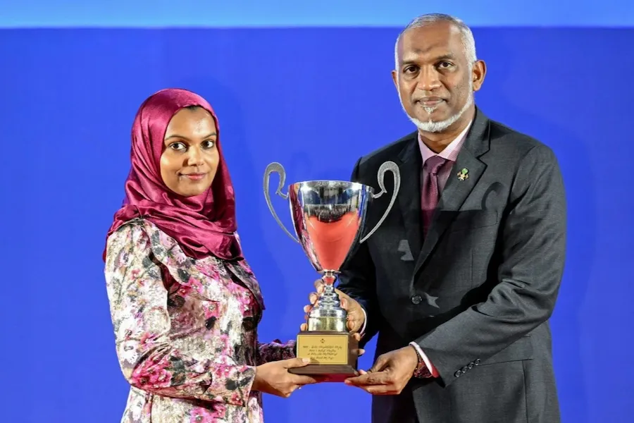 އުފެއްދުންތެރިކަމުގެ މައުރަޒު؛ އެއްވަނަ އައްޑޫއަށް، އަމިއްލަ ފަރުދުންގެ ބައިން އެއްވަނަ ލުޖެއިނަށް