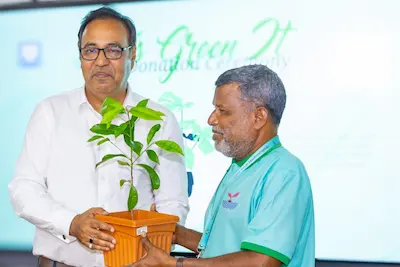 އެމްއައި ކޮލެޖުން ކައުންސިލުތަކަށާއި ސްކޫލުތަކަށް 6،000 ގަސް ހަދިޔާ ކޮށްފި