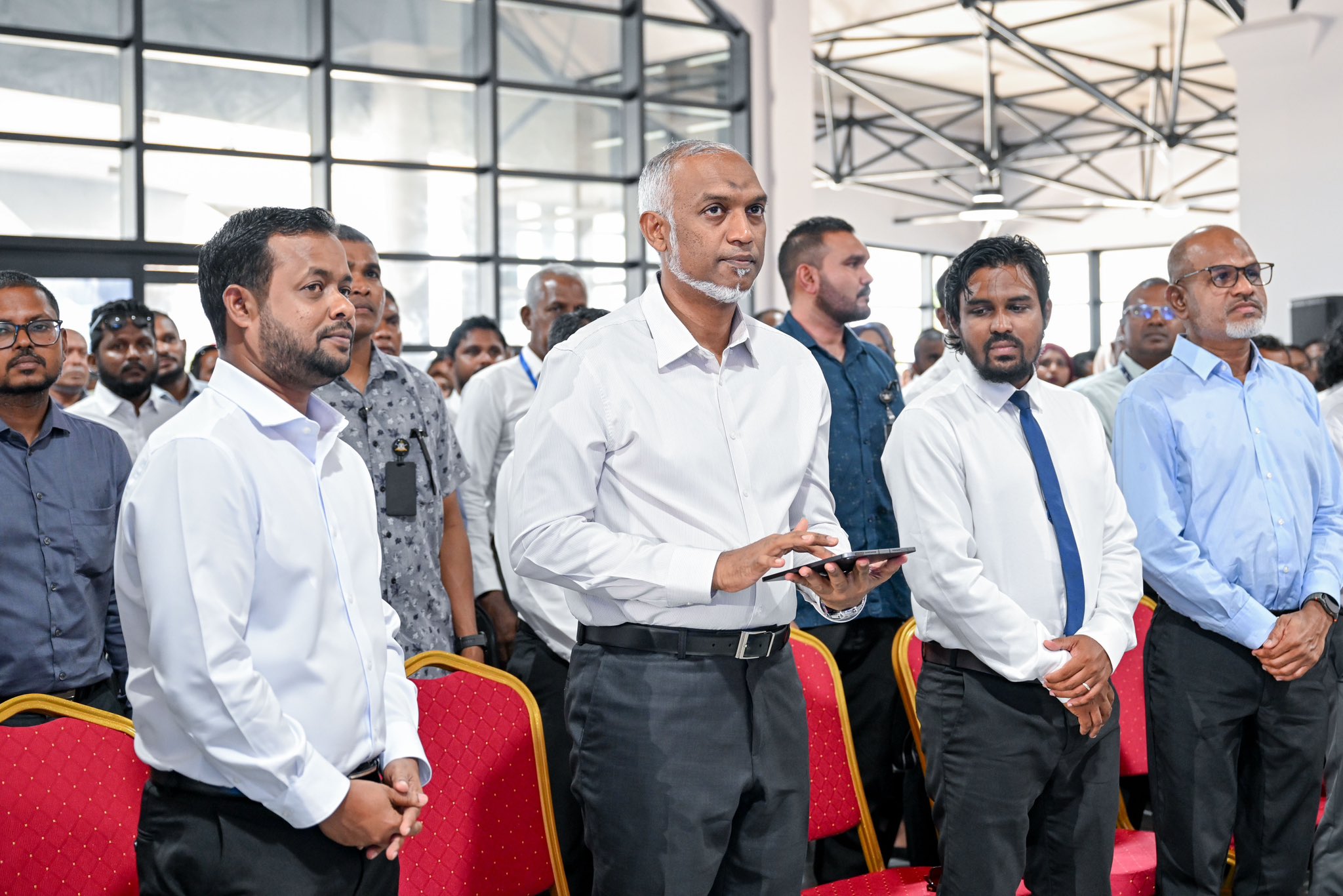 ރައީސް މުލީ އެއާޕޯޓް ހުޅުއްވައިދެއްވައިފި