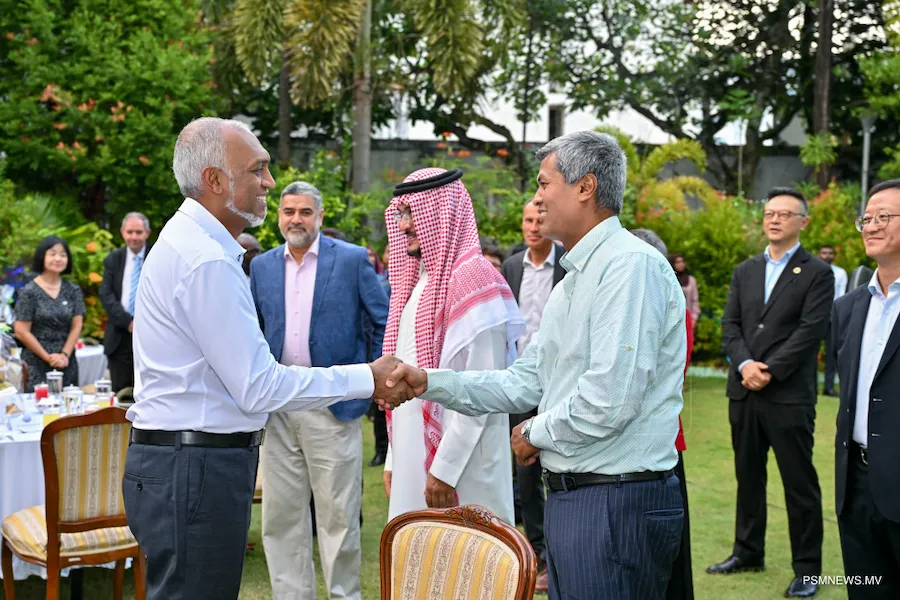 ރައީސް ޑރ މުއިއްޒުގެ ދެކަނބަލުން, ބައިނަލްއަޤްވާމީ ޖަމާޢަތްތަކުގެ ބޭފުޅުންނަށް ރޯދަ ވީއްލުމެއް ދެއްވައިފި