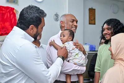 ރައީސް، ހެންވޭރު ހުޅަނގުގެ ރައްޔިތުންގެ ކަންބޮޑުވުންތަކާއި ހިޔާލުތައް އަޑުއެއްސެވުމުގައި އެތައް ވަގުތެއް ހޭދަކުރެއްވި!