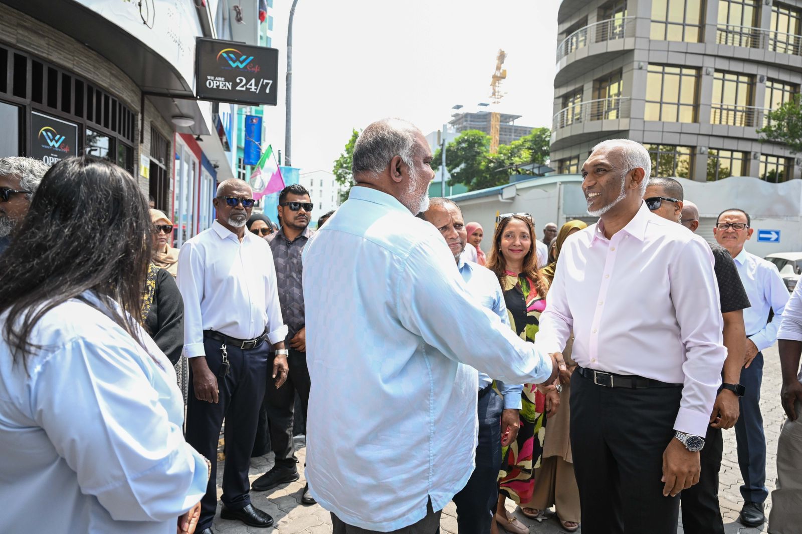 ޕީއެންސީ ކެންޑިޑޭޓުންނާއެކު ރައީސް ޑރ މުޢިއްޒު ޑޯޓުޑޯ ހަރަކާތަށް