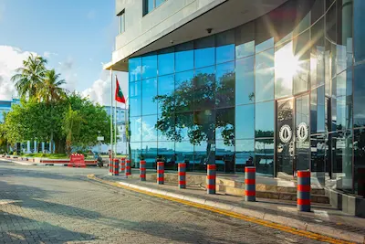 ރޯދަ މަހާ ދިމާކޮށް ކާބޯތަކެތި އިމްޕޯޓްކުރުމަށް އެހީތެރިވުމުގެ ގޮތުން ބޭންކުތަކަށް ދޫކުރާ ޑޮލަރުގެ މިންވަރު އެމްއެމްއޭ އިން އިތުރުކޮށްފި
