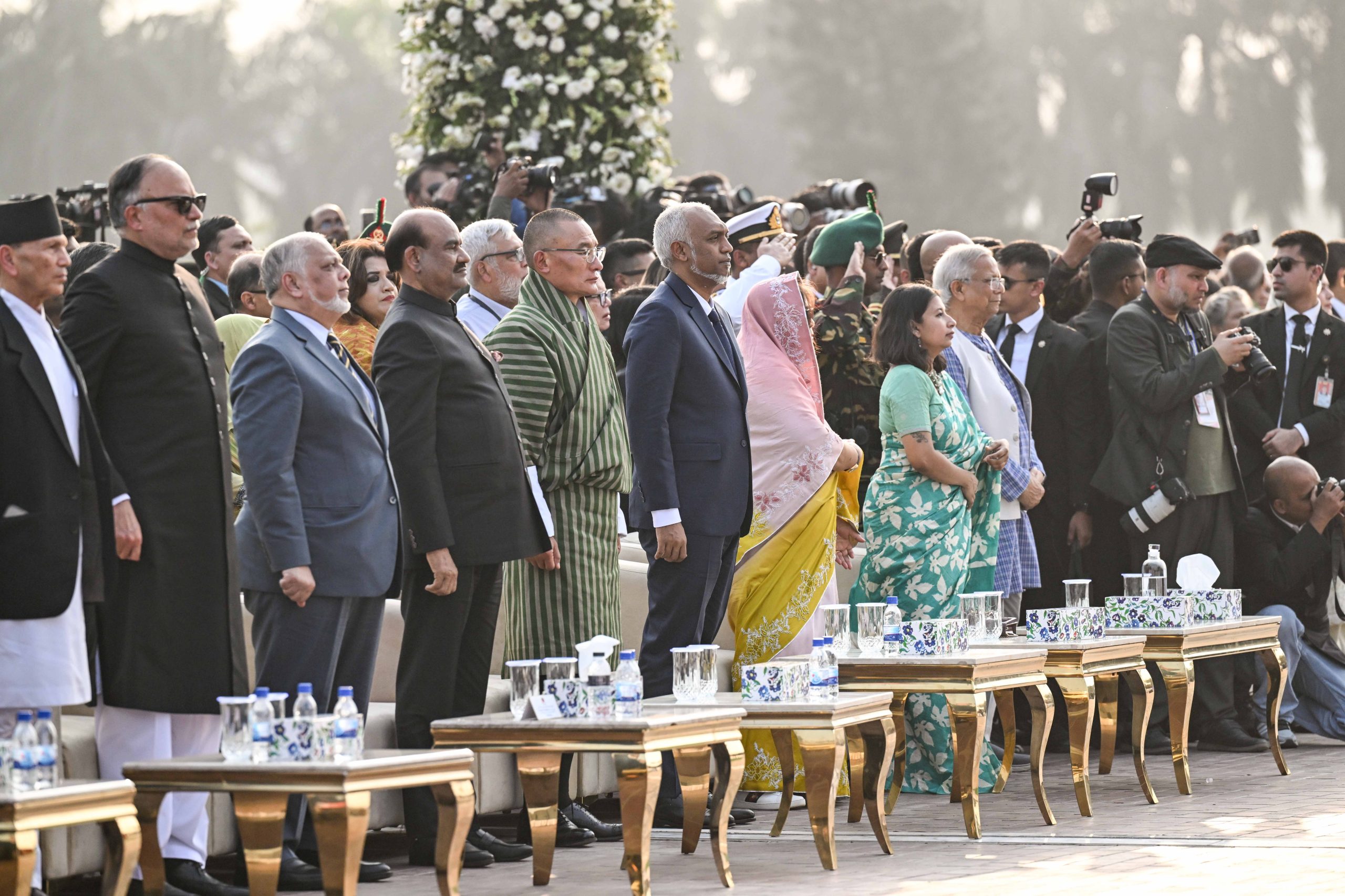 ރައީސް، ބަންގްލަދޭޝްގެ ބޮޑުވަޒީރު، މަޤާމުގެ ހުވާ ކުރެއްވުމުގެ ރަސްމިއްޔާތުގައި ބައިވެރިވެ ވަޑައިގެންފި
