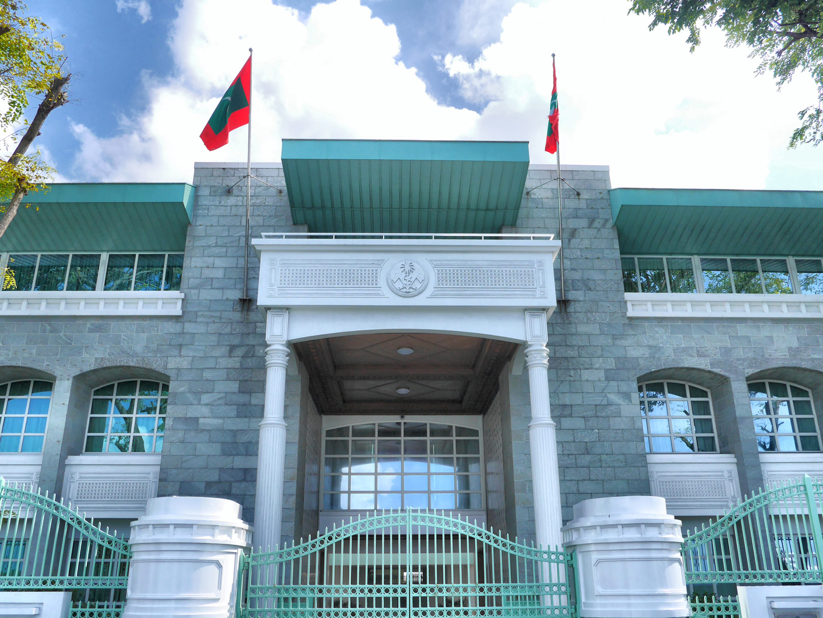 ރަމަޟާން މަހުގެ ރަސްމީ މަސައްކަތުގެ ވަގުތަކީ 4 ގަޑިއިރު