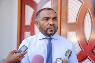 ރައީސުލްޖުމްހޫރިއްޔާ ޖަވާބުދާރީވެ ވަޑައިގަތުމަށް ރައްޔިތުންގެ ގާތަށް ވަޑައިގަންނަވާ: އާރިފް