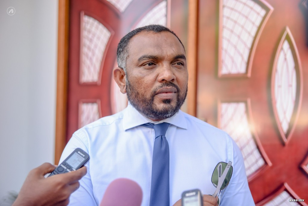 ރައީސުލްޖުމްހޫރިއްޔާ ޖަވާބުދާރީވެ ވަޑައިގަތުމަށް ރައްޔިތުންގެ ގާތަށް ވަޑައިގަންނަވާ: އާރިފް