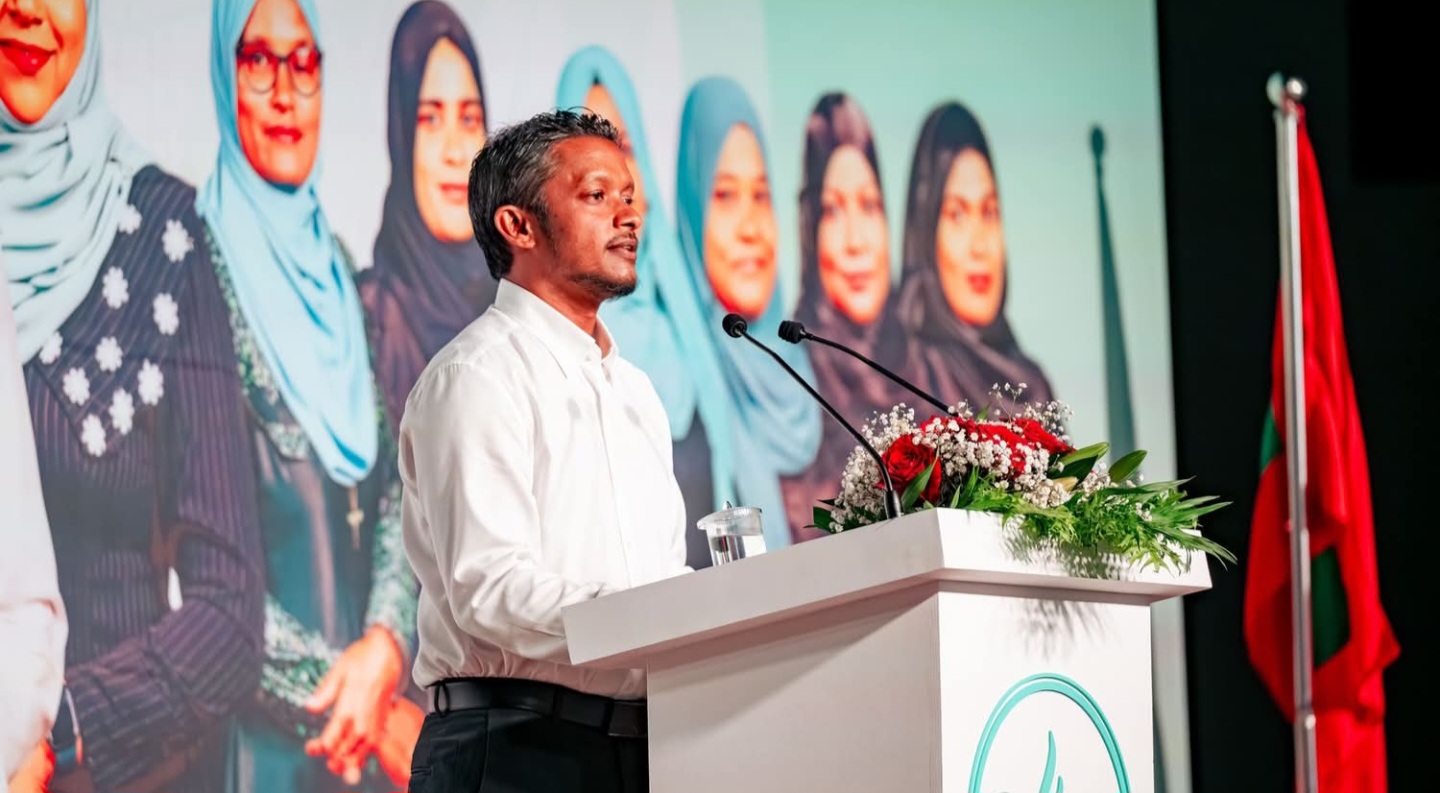 ތަރައްގީއަކީ ރައްޔިތުންގެ ޖީބަށް ވަންނަ ފައިސާ އިތުރުވެ، އަމިއްލަ ރަށުގައި ތިބެ ވަޒީފާ އަދާކުރެވޭނެ މަގުފަހިވުން: ކުޑަ އިއްބެ