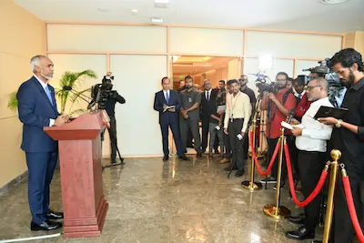 އަންނަ މަހުން ފެށިގެން ކޮންމެ ހޯމަ ދުވަހަކު، ރައީސް ނޫސްވެރިންނާ ބައްދަލު ކުރައްވަނީ
