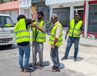 22 އަހަރު ފަހުން އައްޑޫ ލިންކް ރޯޑް ޒަމާނީ ފެންވަރަށް ތަރައްގީ ކުރުމަށްޓަކައި، އާރްޑީސީ އިން އެމަގުގެ ސާރވޭ ފަށައިފި