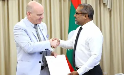 ޔޫއެންއޯޑީސީގެ އާ ރީޖަނަލް ރެޕްރެޒެންޓެޓިވް އެމަނިކުފާނުގެ ފަތްކޮޅު ފޮރިން މިނިސްޓަރަށް އަރުވައިފި