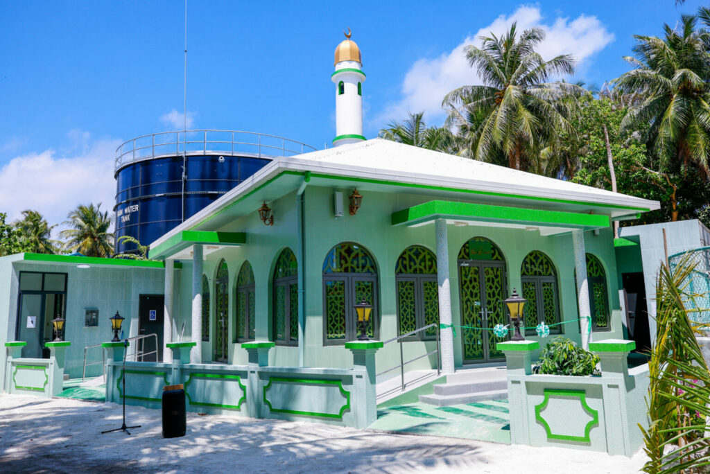އދ އޮމަދޫގައި އަލަށް އިމާރާތް ކުރި ‘މަސްޖިދުއްރަޙުމާ’ މިސްކިތް ހުޅުވައިފި