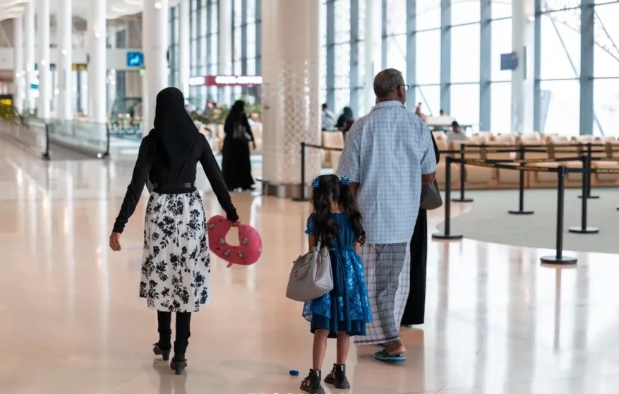 މި ޗުއްޓީގައި މޯލްޑިވިއަނުން މެލޭޝިއާ އަދި ތައިލެންޑަށް 2000 އަށް ވުރެ ގިނަ މީހުން ދަތުރު ކުރި