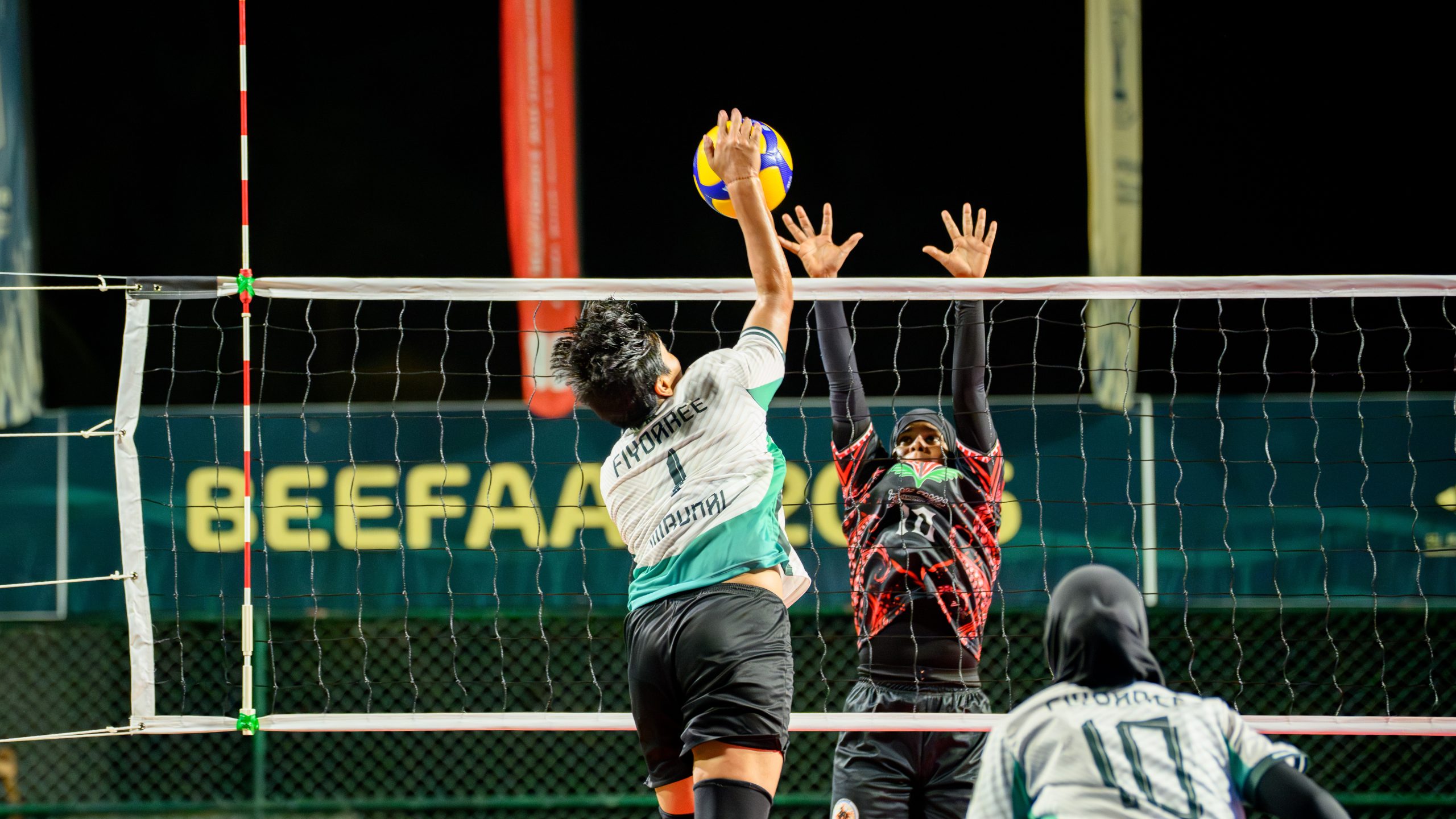 ބީފާން ވޮލީ މުބާރާތް 2026: ފަހަތުން އަރައި ރަތަފަންދޫ ބަލިކޮށް ފިޔޯރީން ފެންވަރު ދައްކާލައިފި!